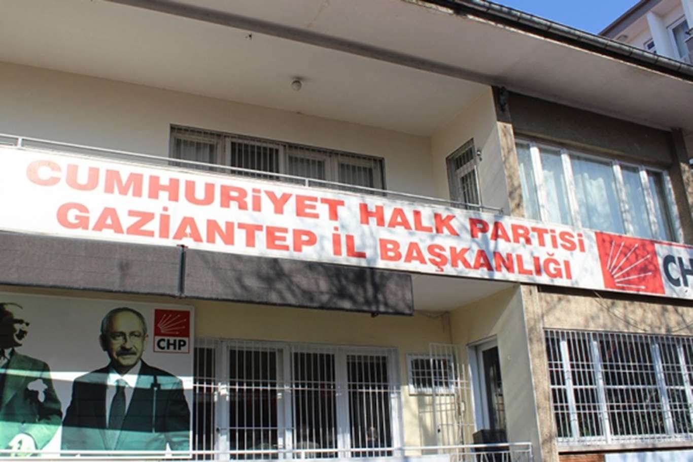 Gaziantep'te CHP gençlik kolları üyeleri arasında bıçaklı kavga: 2 yaralı Gaziantep'te CHP gençlik kolları üyeleri arasında bıçaklı kavga: 2 yaralı
